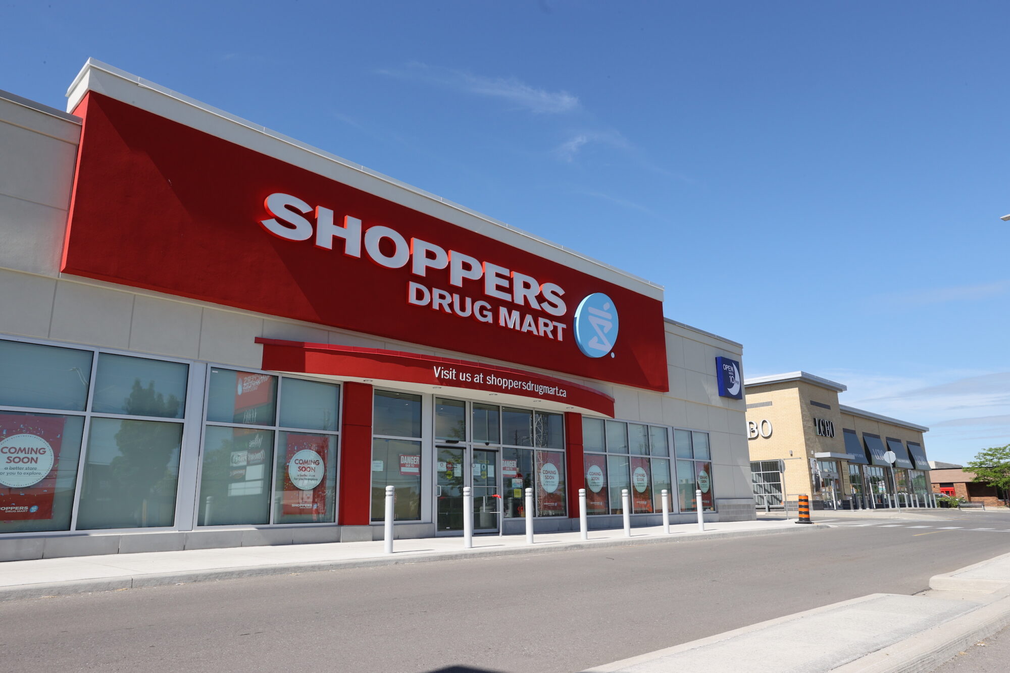 Exterior view of Shoppers Drug Mark